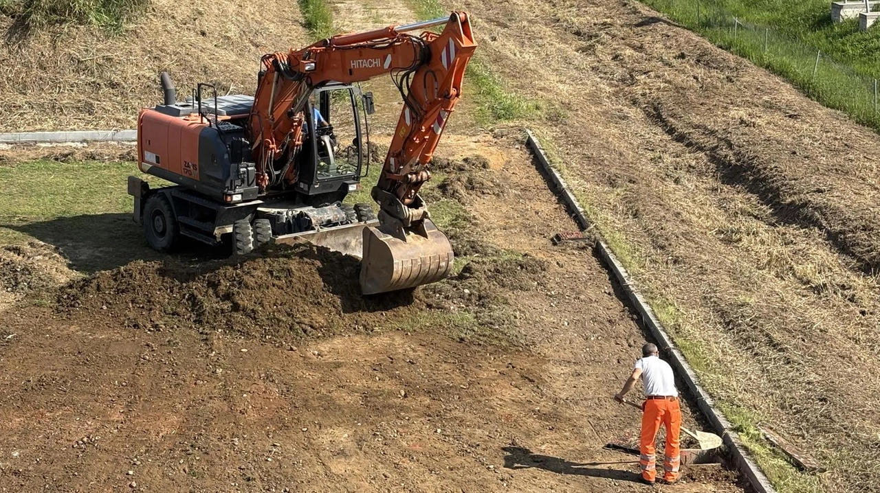 Assago, nuovo parcheggio, dopo le proteste la replica del sindaco. Intanto via ai lavori per il completamento del posteggio in località Bazzana, uno spazio di 305 posti Assago, nuovo parcheggio, dopo le proteste la replica del sindaco. Intanto via ai lavori per il completamento del posteggio in località Bazzana, uno spazio di 305 posti