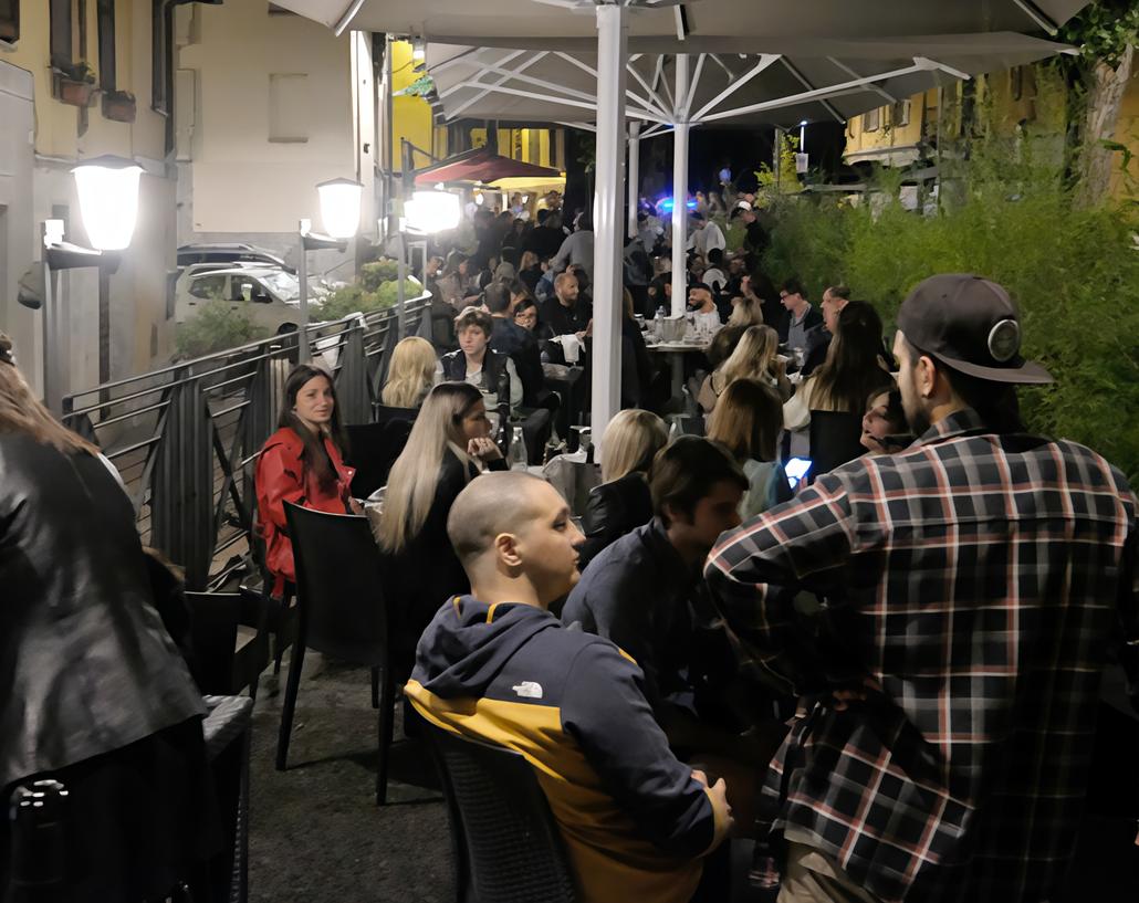 “Malamovida”, tolleranza zero. Stop all’alcol fuori dai locali “Malamovida”, tolleranza zero. Stop all’alcol fuori dai locali