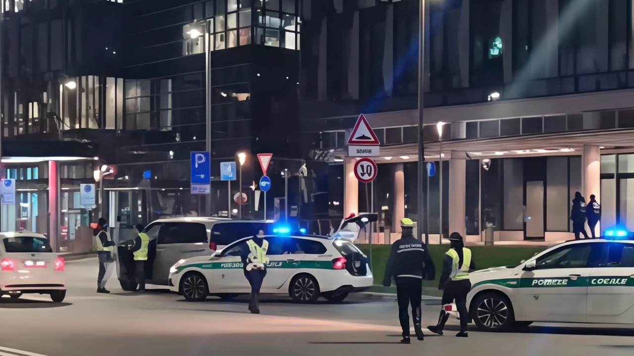 Il posto di controllo della polizia locale all’incrocio tra via Gioia e viale della Liberazione Il posto di controllo della polizia locale all’incrocio tra via Gioia e viale della Liberazione