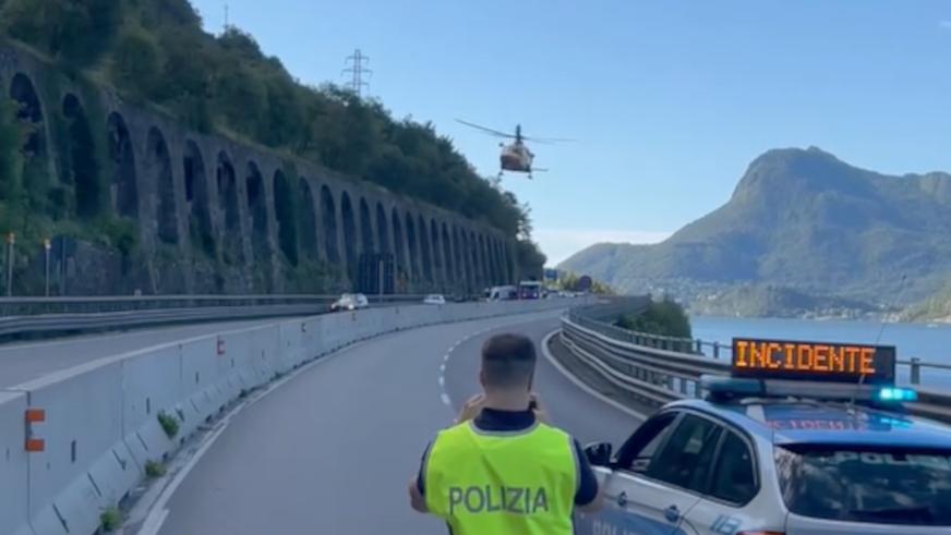 Grave incidente sulla Statale 36: 68enne investito. Elicottero cala i sanitari sul posto. Chiusa la Superstrada, lunghe code Grave incidente sulla Statale 36: 68enne investito. Elicottero cala i sanitari sul posto. Chiusa la Superstrada, lunghe code