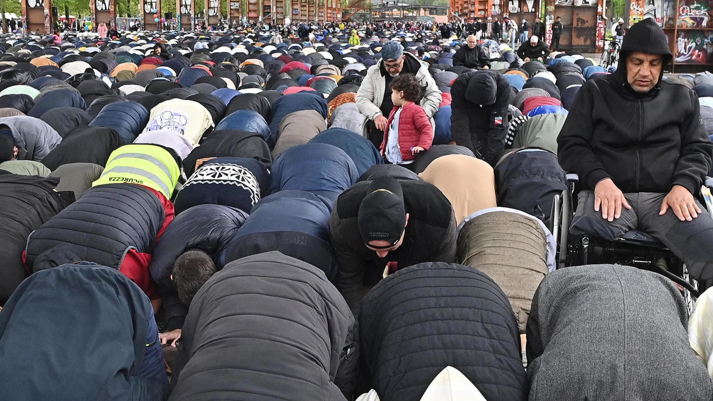 La preghiera islamica: a Turbigo non sarà concesso uno spazio pubblico per il rito
