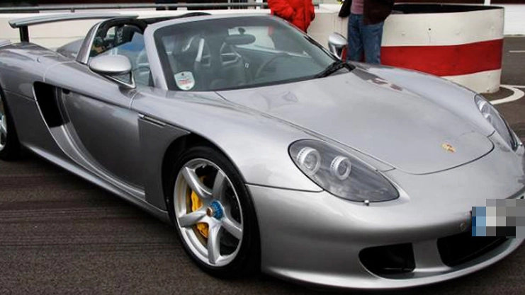 Una Porsche Carrera (immagine di repertorio) Una Porsche Carrera (immagine di repertorio)