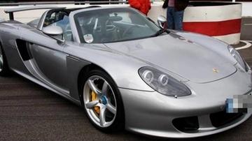 Rapinato del Rolex mentre parcheggia la Porsche in zona San Siro