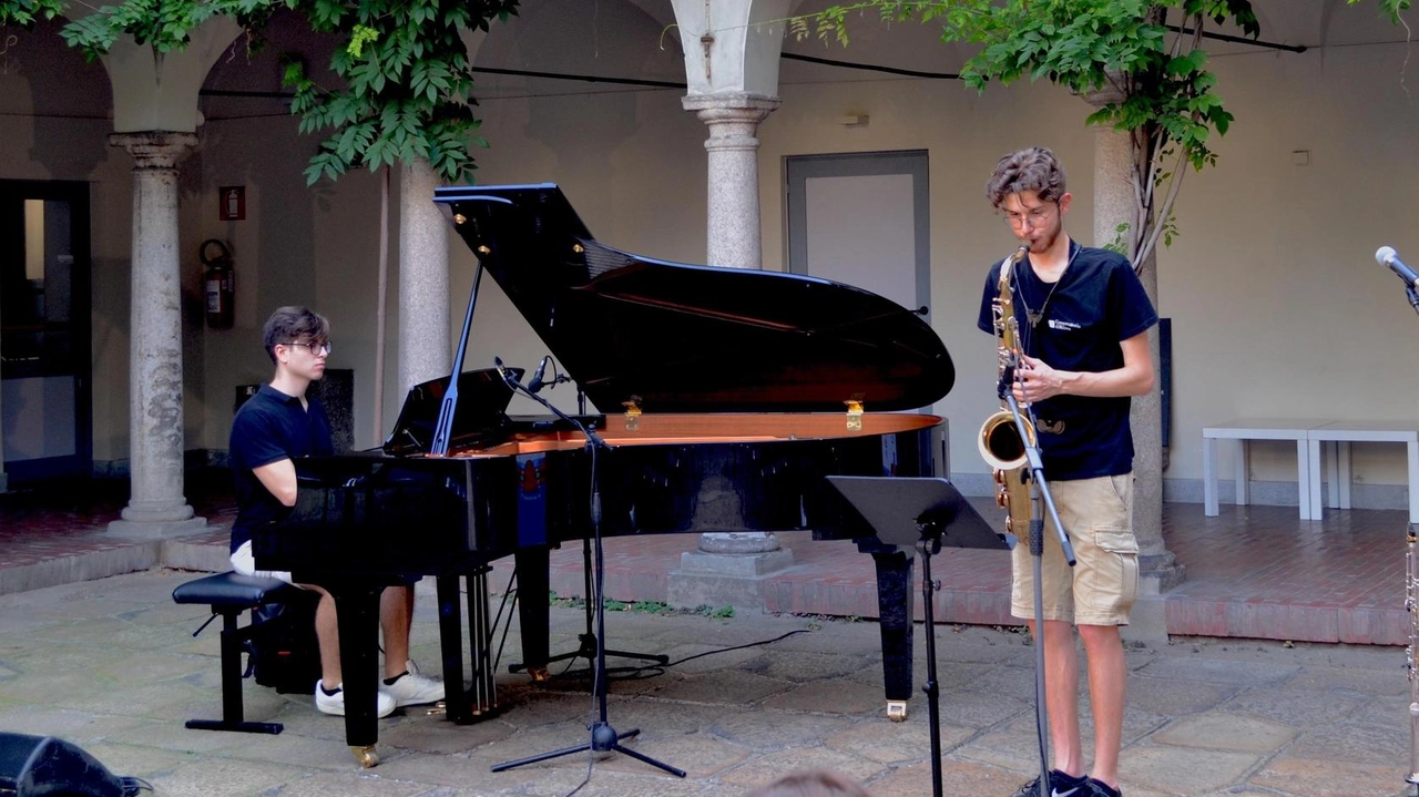 Andrea Servidio al pianoforte ed Edoardo Viganò al sassofono Andrea Servidio al pianoforte ed Edoardo Viganò al sassofono