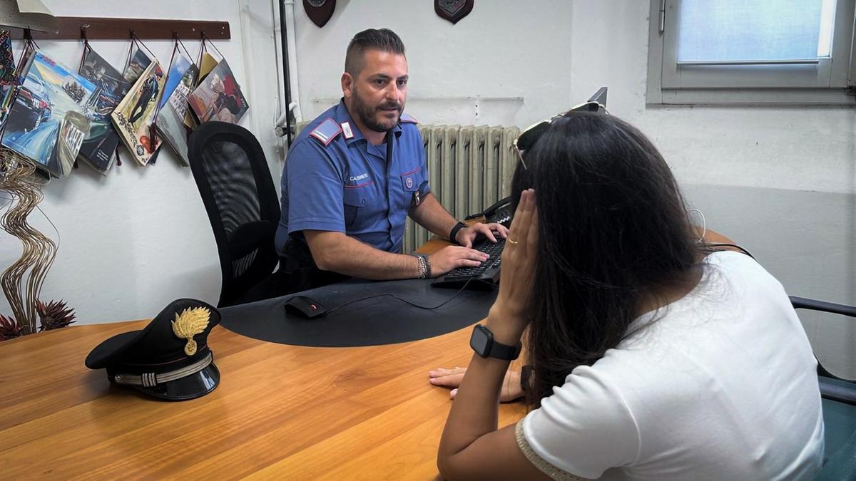 Truffatrice latitante da 13 anni va in caserma per una banale denuncia e si trova davanti il carabiniere che l’aveva indagata: arrestata