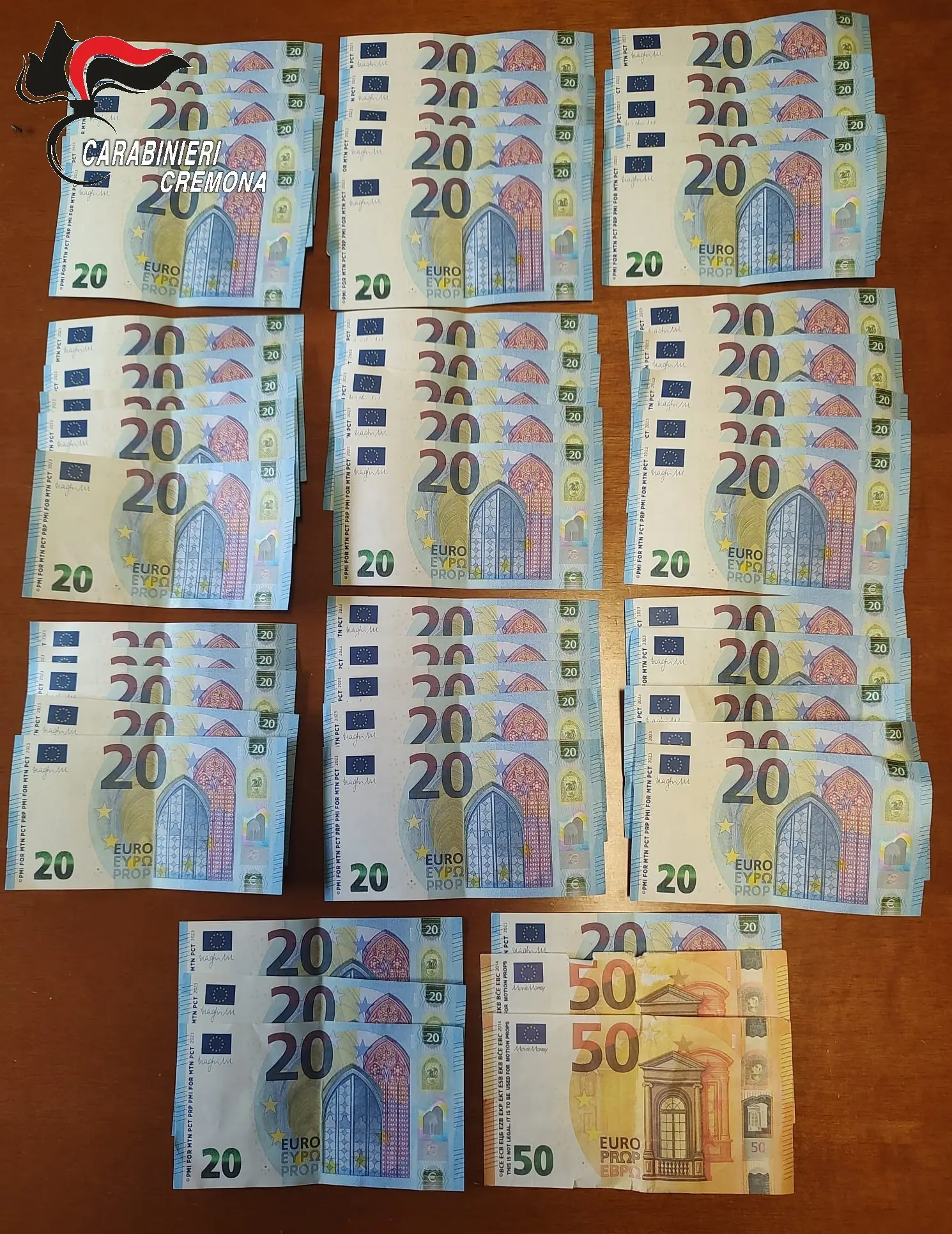 Casaletto Vaprio, fermati due ragazzi con più di mille euro in banconote false