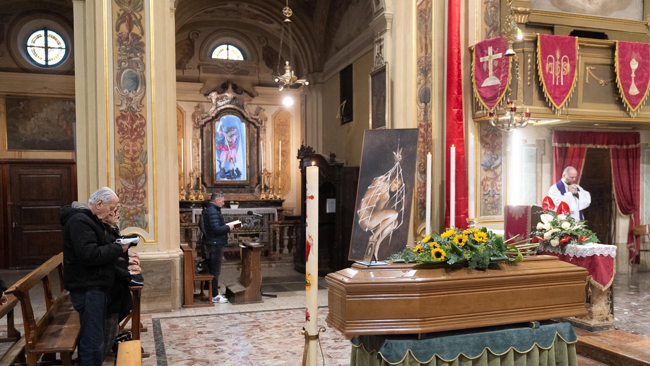 CORNO GIOVINE (Lodi) " Il genio è colui che riesce a trasformare un ammasso di argilla informe e degli scarabocchi in... CORNO GIOVINE (Lodi) " Il genio è colui che riesce a trasformare un ammasso di argilla informe e degli scarabocchi in...