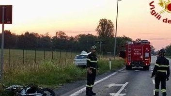 L’incidente a Rho, vittima un motociclista di Casorezzo di 63 anni. Aspettava il verde, una macchina l’ha scagliato contro un lampione. L’incidente a Rho, vittima un motociclista di Casorezzo di 63 anni. Aspettava il verde, una macchina l’ha scagliato contro un lampione.