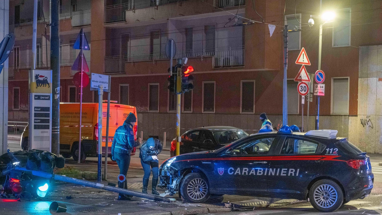 Nella prima nota dei ghisa si parla di "collissione" e di ribaltamento del motorino "a seguito dell’urto". Ma il video sotto la lente non chiarisce se ci sia stato un contatto. Venerdì l’autopsia del diciannovenne. Nella prima nota dei ghisa si parla di "collissione" e di ribaltamento del motorino "a seguito dell’urto". Ma il video sotto la lente non chiarisce se ci sia stato un contatto. Venerdì l’autopsia del diciannovenne.
