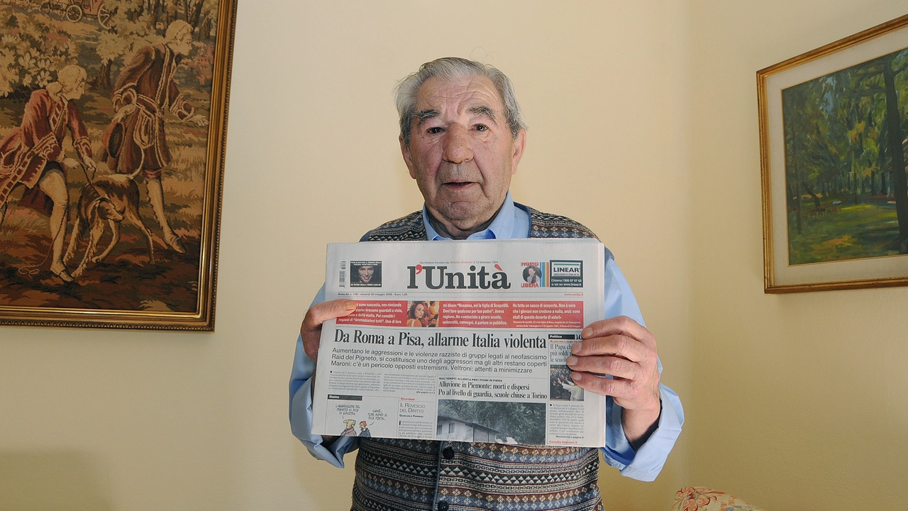 Mario Secchi l’ultimo degli organizzatori della prima edizione nazionale della Festa dell’Unità tenutasi a Mariano Comense Morì nel 2012 Mario Secchi l’ultimo degli organizzatori della prima edizione nazionale della Festa dell’Unità tenutasi a Mariano Comense Morì nel 2012
