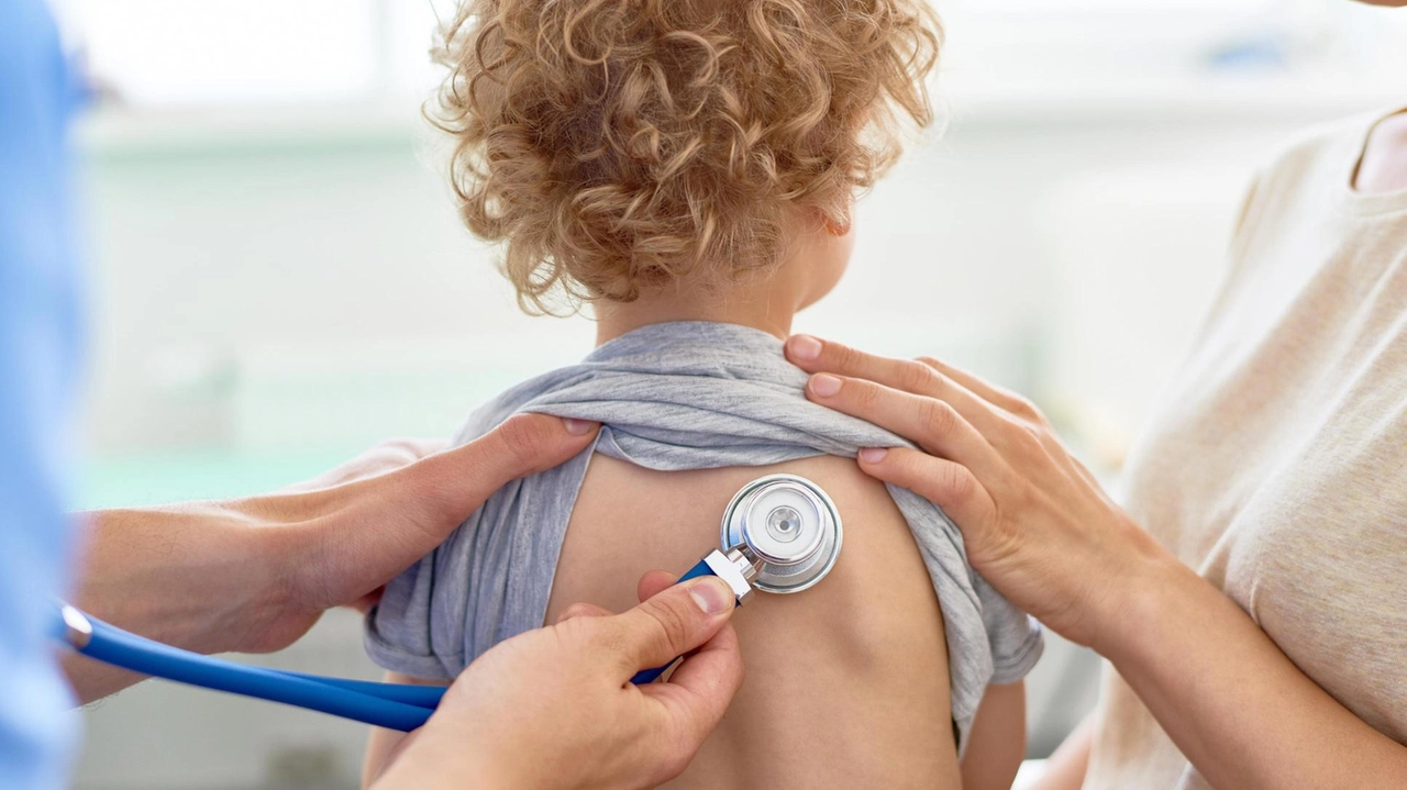Un bambino da un pediatra Un bambino da un pediatra