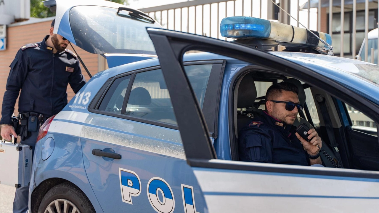 La polizia di Stato di Brescia ha arrestato un 50enne bergamasco, di professione operaio, per detenzione di ingente quantitativo di... La polizia di Stato di Brescia ha arrestato un 50enne bergamasco, di professione operaio, per detenzione di ingente quantitativo di...