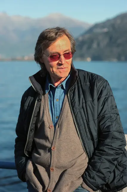 Nei microcosmi di Andrea Vitali: “La mia Itaca di provincia e l’italiano meraviglioso”