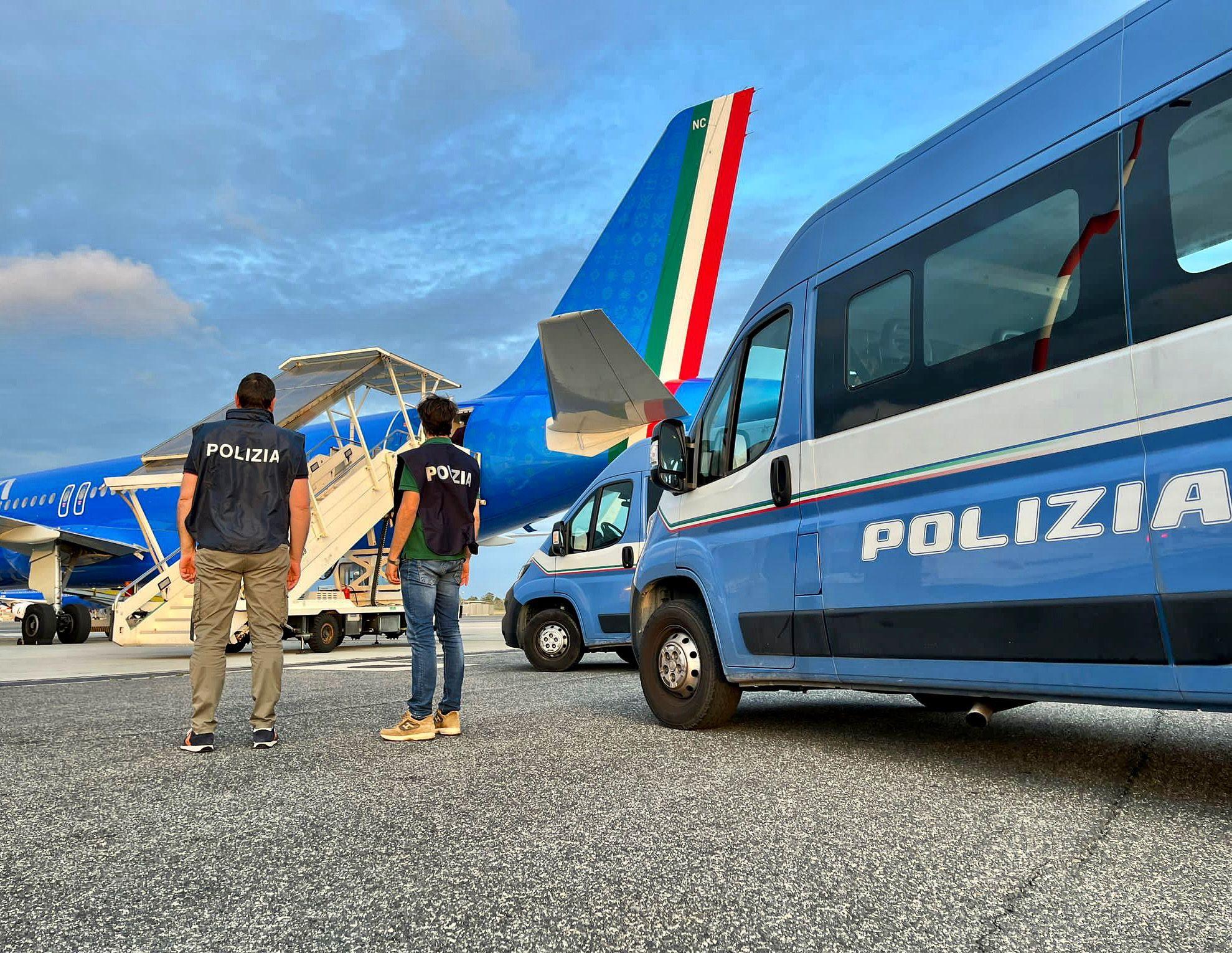 bimba nascosta al vero padre arrestata a valencia la madre fuggita da milano 11 anni fa