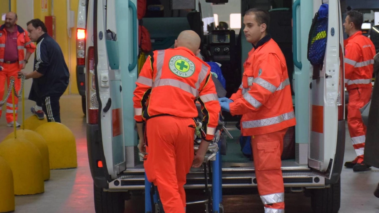 I quattro parenti sono stati tutti accompagnati con le ambulanze al Pronto soccorso del. San Matteo I quattro parenti sono stati tutti accompagnati con le ambulanze al Pronto soccorso del. San Matteo