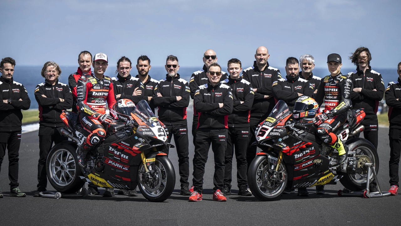 Il Barni Racing Team di Marco Barnabò si prepara per il round di Cremona del Mondiale Superbike con Ducati e piloti Petrucci e Montella. Il Barni Racing Team di Marco Barnabò si prepara per il round di Cremona del Mondiale Superbike con Ducati e piloti Petrucci e Montella.