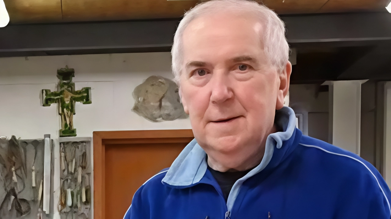 Angelo Pisati artigiano ceramista della ceramica Vecchia Lodi che ieri mattina è morto a 85 anni Angelo Pisati artigiano ceramista della ceramica Vecchia Lodi che ieri mattina è morto a 85 anni