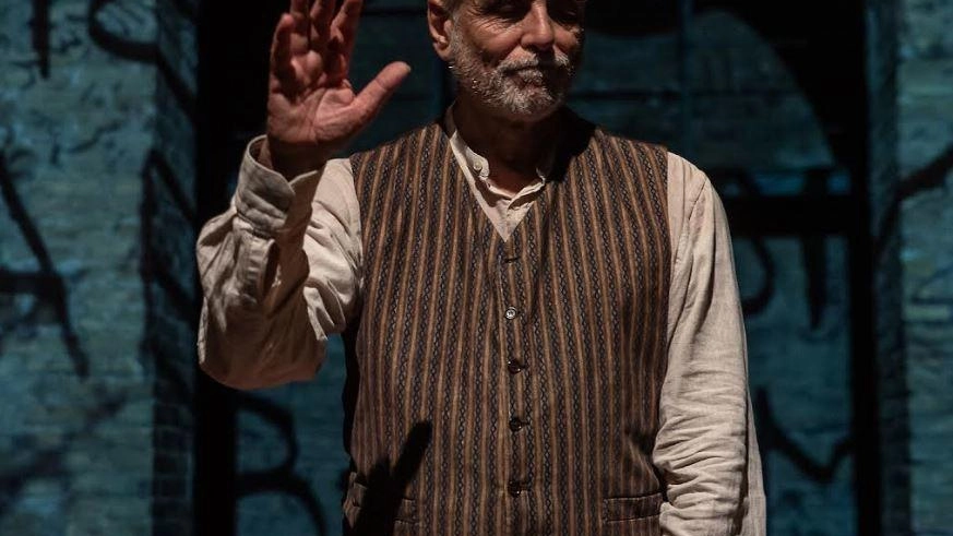 A volte sul palco arrivano temi decisamene curiosi. E meno male. Anche se in questo caso l’ispirazione è davvero... A volte sul palco arrivano temi decisamene curiosi. E meno male. Anche se in questo caso l’ispirazione è davvero...
