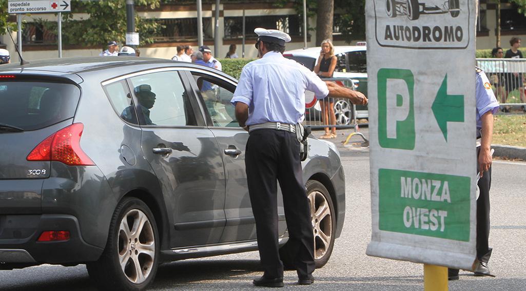 La polizia locale in cattedra al Gp. Mobilità e centrale interforze:. Madrid studia il “modello Monza“ La polizia locale in cattedra al Gp. Mobilità e centrale interforze:. Madrid studia il “modello Monza“