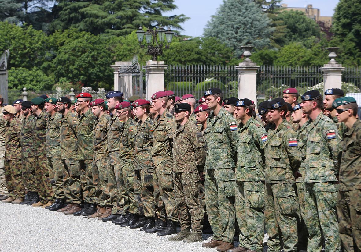 Italia Raid Commando, protesta a Monza tra slogan e striscioni: “Guerra alla guerra, fuori i militari da scuole e città" Italia Raid Commando, protesta a Monza tra slogan e striscioni: “Guerra alla guerra, fuori i militari da scuole e città"