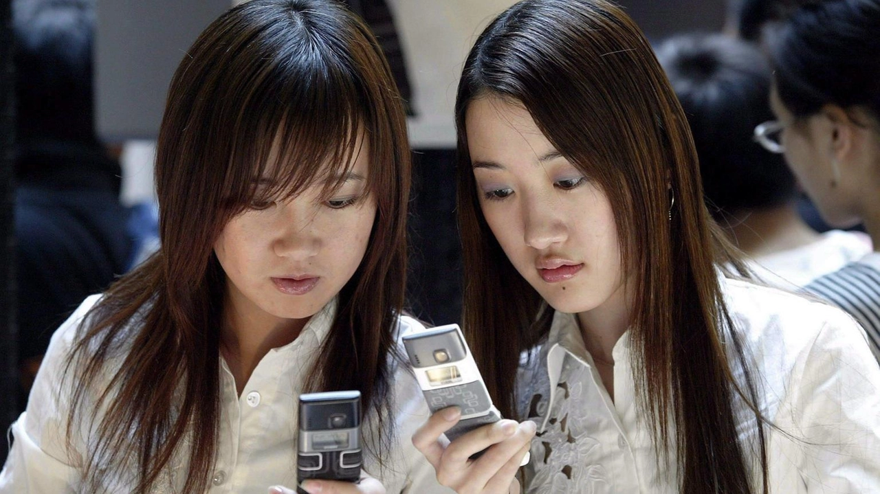 A maggio le vendite al dettaglio in Cina crescono del 6,4%, mentre la produzione industriale rallenta al 5,8%. A maggio le vendite al dettaglio in Cina crescono del 6,4%, mentre la produzione industriale rallenta al 5,8%.