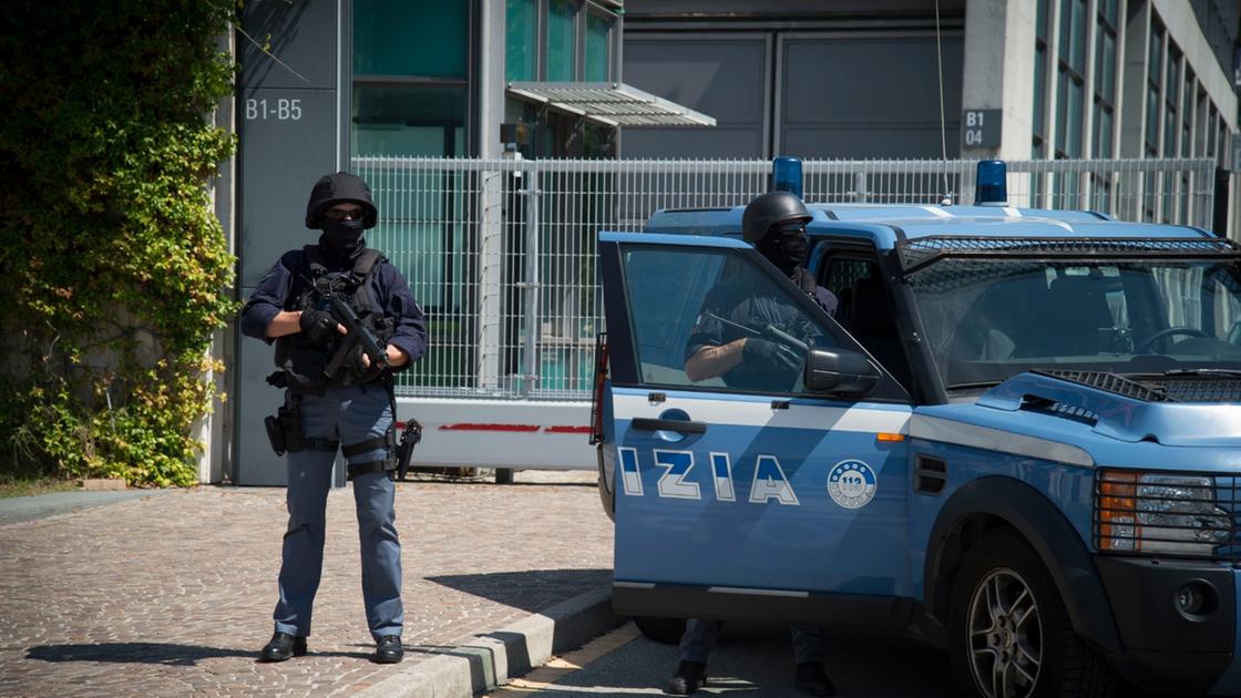 Guerra a colpi di fucile per lo spaccio di droga: tre arresti nell’hinterland milanese