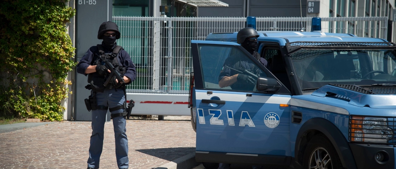 Guerra a colpi di fucile per lo spaccio di droga: tre arresti nell’hinterland milanese