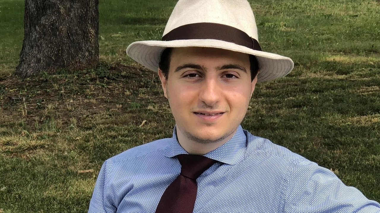 Dario Pagano, compositore di 29 anni, conquista il pubblico con opere liriche e brani classici ispirati alla cultura napoletana. Dario Pagano, compositore di 29 anni, conquista il pubblico con opere liriche e brani classici ispirati alla cultura napoletana.