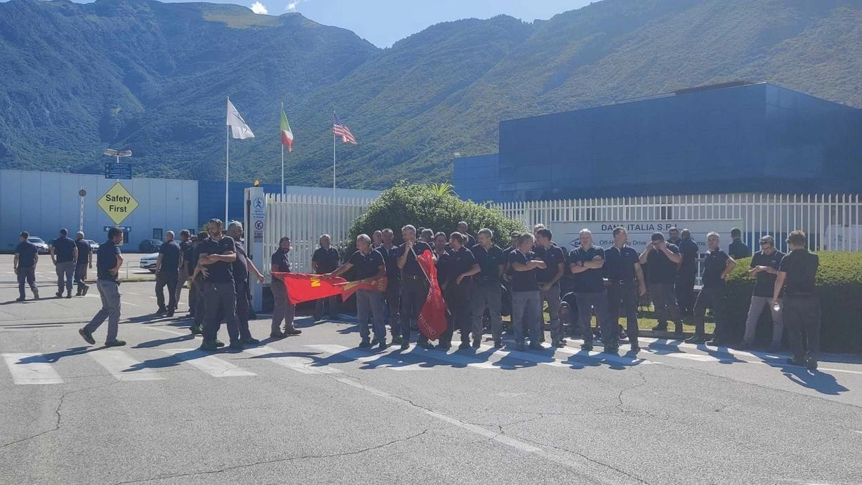 Da due settimane stop a singhiozzo della produzione
