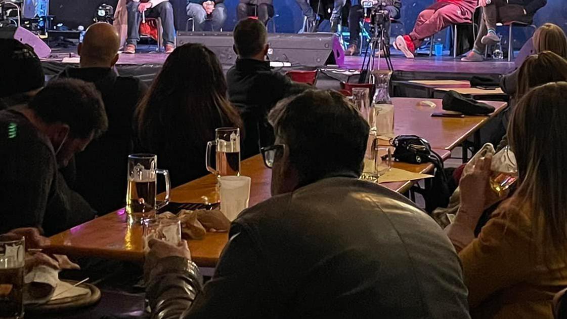 Bloom, ultime serate indoor tra ghiacciai, birra e carte Bloom, ultime serate indoor tra ghiacciai, birra e carte