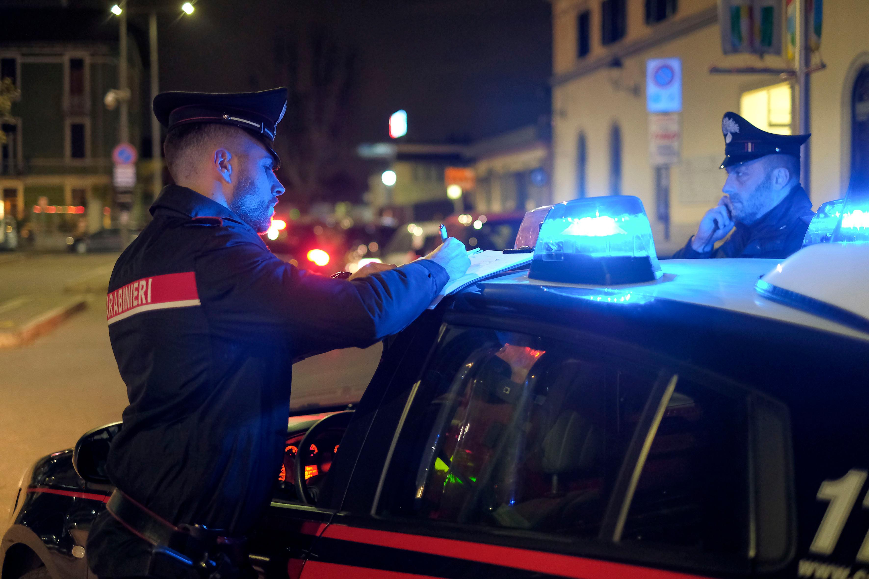 Quarto Oggiaro, il litigio stradale e il raid punitivo armato: biglie di vetro sparate contro i rivali Quarto Oggiaro, il litigio stradale e il raid punitivo armato: biglie di vetro sparate contro i rivali