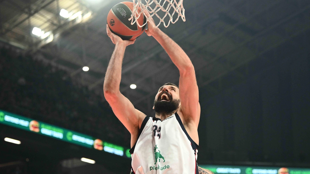 Nikola Mirotic (33 anni) top scorer dell’Olimpia Milano ad Atene con 16 punti Nikola Mirotic (33 anni) top scorer dell’Olimpia Milano ad Atene con 16 punti