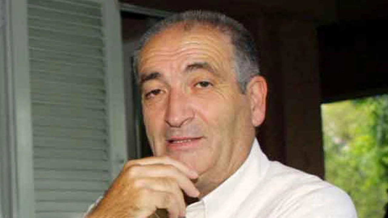 Il signor Giuseppe racconta il suo sdegno verso un vigile urbano che gli ha multato l'auto per un parcheggio non regolare. La parola "futtun" esprime la sua rabbia in dialetto milanese. Il signor Giuseppe racconta il suo sdegno verso un vigile urbano che gli ha multato l'auto per un parcheggio non regolare. La parola "futtun" esprime la sua rabbia in dialetto milanese.