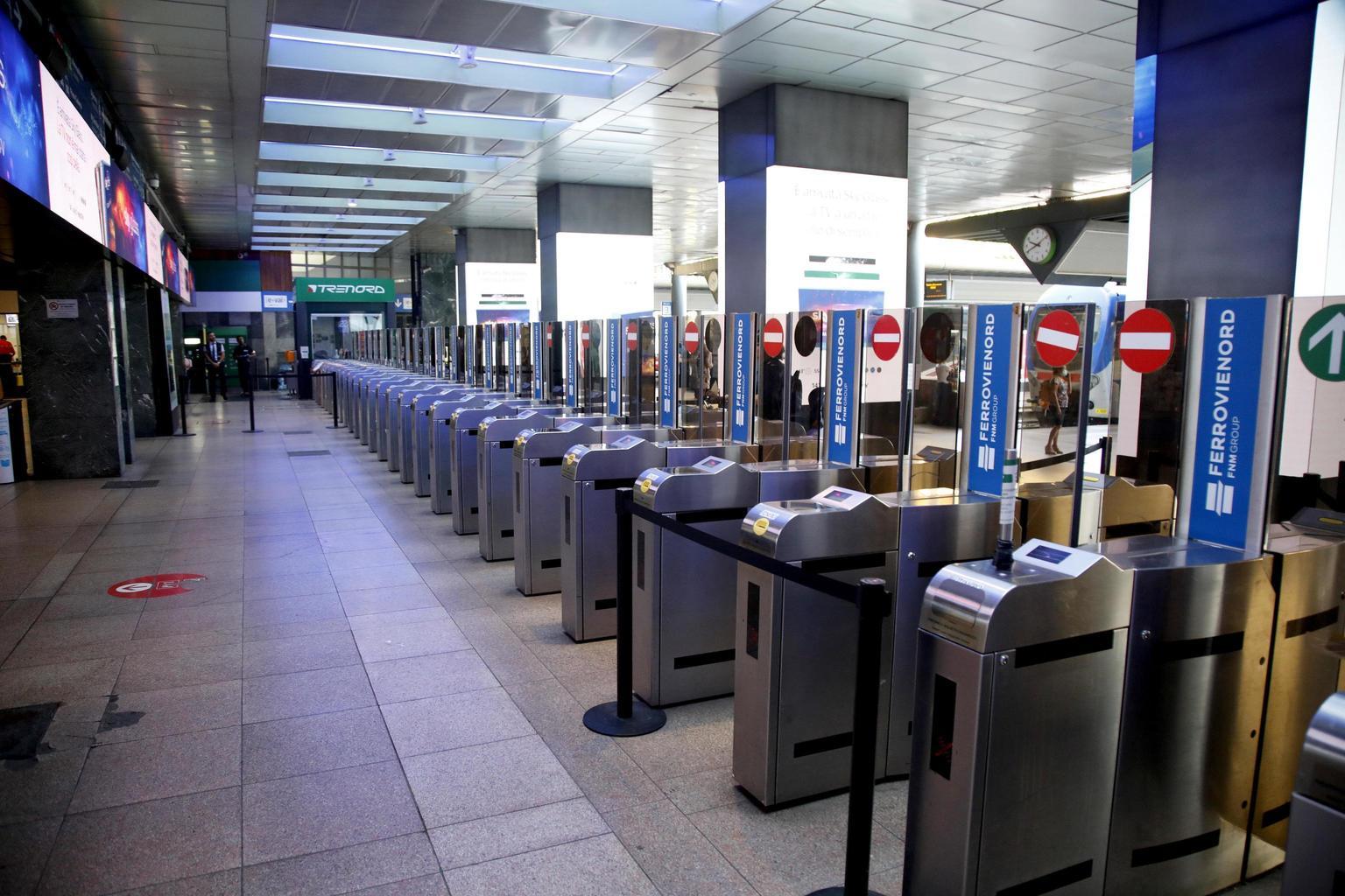 Sciopero dei treni oggi in Lombardia: orari, fasce di garanzie e bus per Malpensa Sciopero dei treni oggi in Lombardia: orari, fasce di garanzie e bus per Malpensa