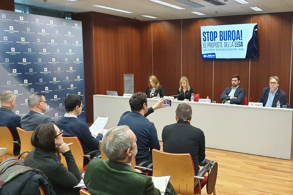 La Lega lombarda, su spinta della Lega nazionale, propone una stretta sul velo islamico, specialmente niqab e burqa, negli uffici pubblici del territorio
