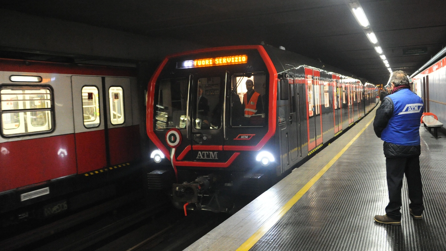 Un treno sulla linea rossa di Milano