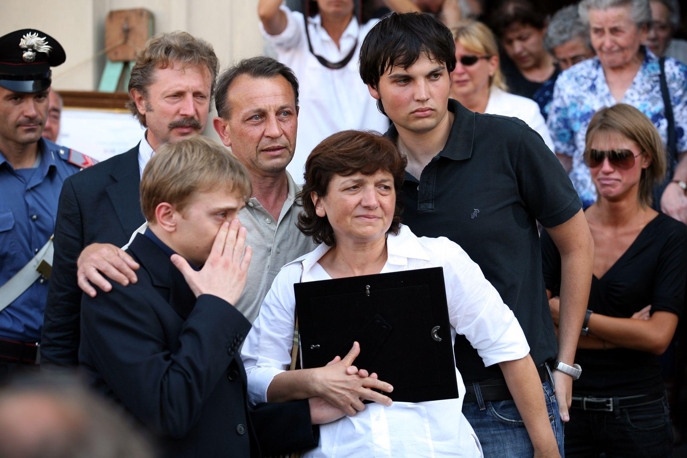 Garlasco, le gemelle Cappa e papà Ermanno: “Illazioni intollerabili su di noi, basta assurde pseudo informazioni” Garlasco, le gemelle Cappa e papà Ermanno: “Illazioni intollerabili su di noi, basta assurde pseudo informazioni”