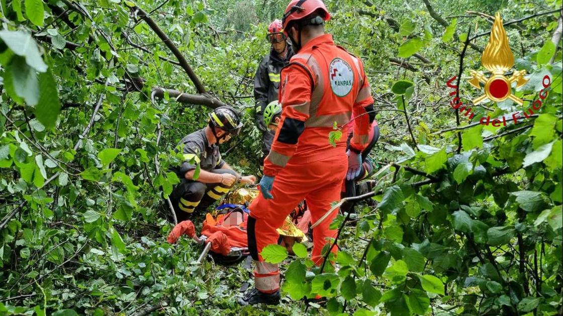 Cade nel Toce alle Marmitte dei Giganti: 50enne muore annegato, l’amico si salva aggrappandosi a una roccia Cade nel Toce alle Marmitte dei Giganti: 50enne muore annegato, l’amico si salva aggrappandosi a una roccia