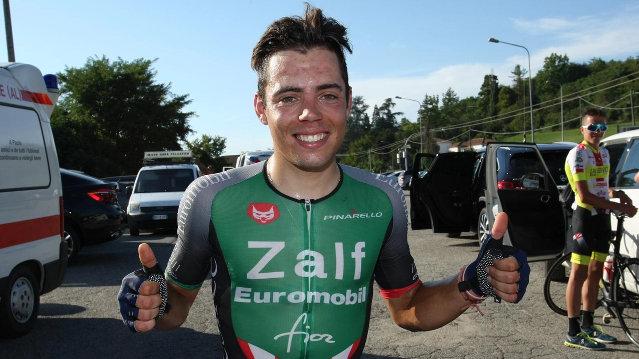 Luca Colnaghi, lecchese, ciclista professionista, aggredito per due volte mentre si allenava sulle strade di casa (Archivio) Luca Colnaghi, lecchese, ciclista professionista, aggredito per due volte mentre si allenava sulle strade di casa (Archivio)