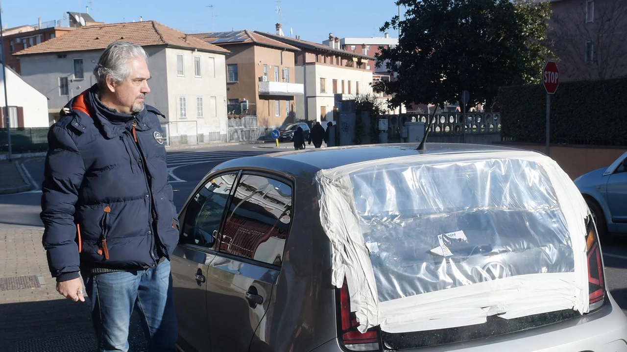 Il sindaco di San Giuliano Marco Segala: "I clandestini vanno espulsi, minano la vita civile" Il sindaco di San Giuliano Marco Segala: "I clandestini vanno espulsi, minano la vita civile"