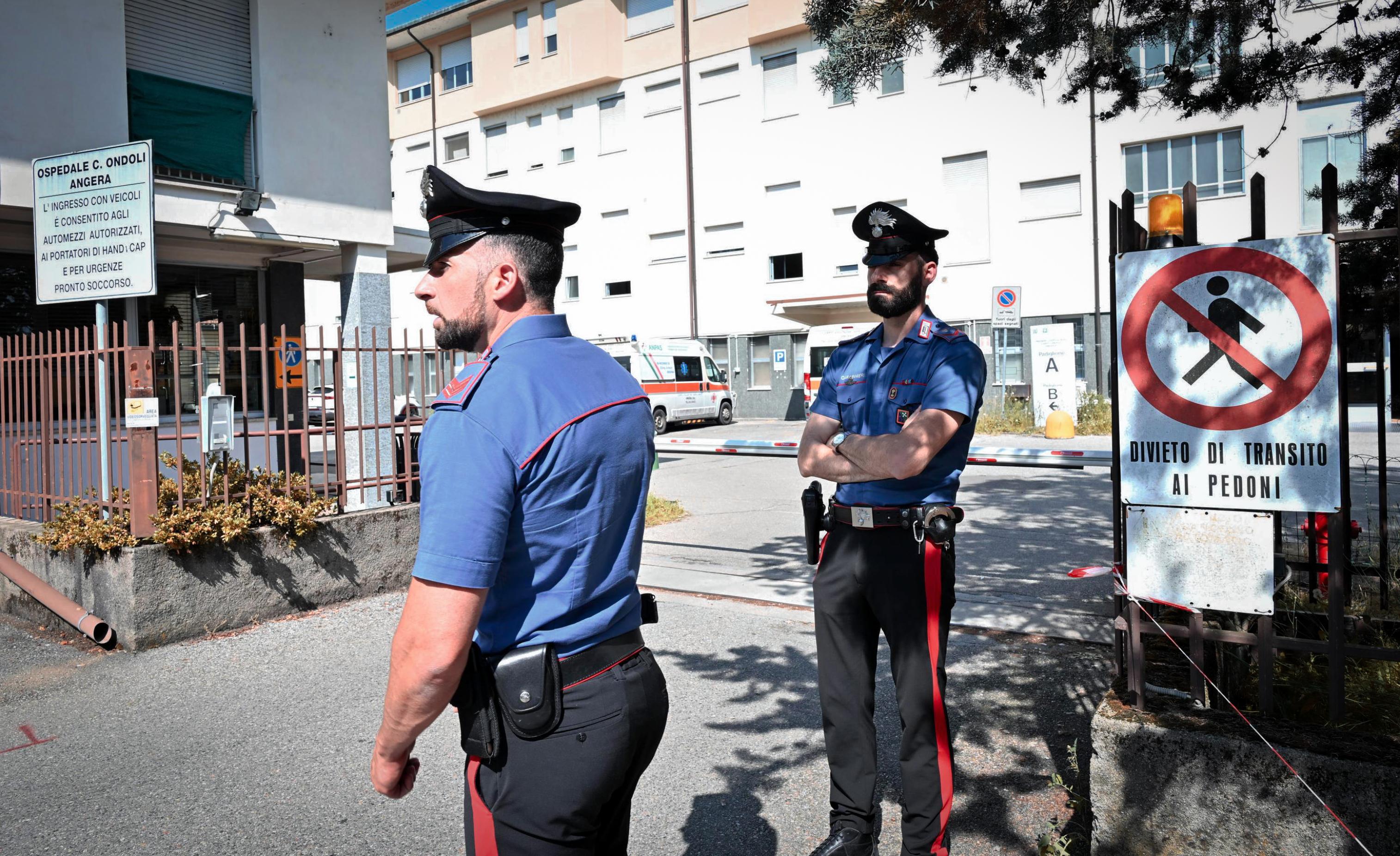 due fiori di stella alpina sul letto dell8217anziana moglie prima di spararle e uccidersi la tragedia di angera e il mistero della pistola non registrata