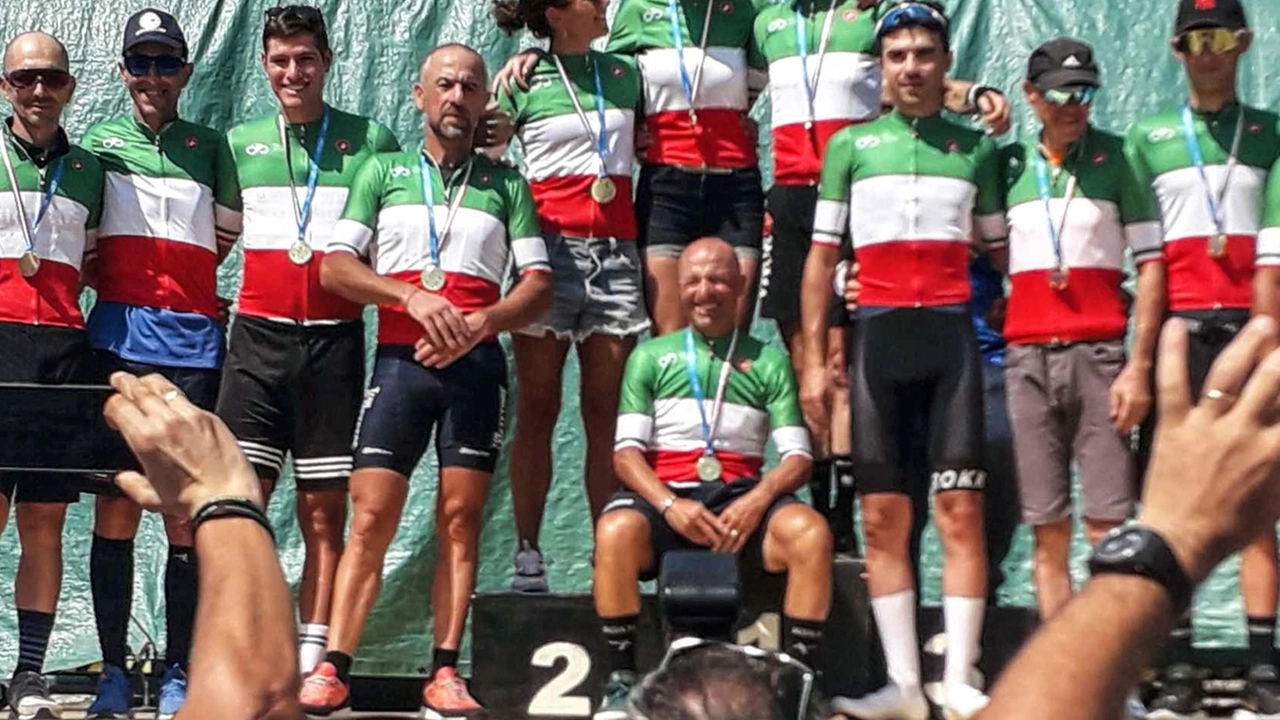 Il 65enne Cosimo Damiano Russo si è laureato campione d'Italia di ciclismo in cronoscalata nella categoria master 8 a San Salvatore Telesino. Con determinazione e sacrifici, ha conquistato il titolo per la seconda volta, dimostrando che il successo non ha età. Il 65enne Cosimo Damiano Russo si è laureato campione d'Italia di ciclismo in cronoscalata nella categoria master 8 a San Salvatore Telesino. Con determinazione e sacrifici, ha conquistato il titolo per la seconda volta, dimostrando che il successo non ha età.