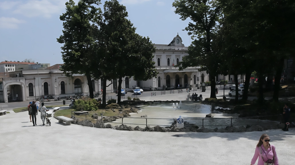 Un danno imprevisto e una riparazione in tempi rapidi. Ora il piazzale della stazione centrale di Monza ha riacquisito il... Un danno imprevisto e una riparazione in tempi rapidi. Ora il piazzale della stazione centrale di Monza ha riacquisito il...