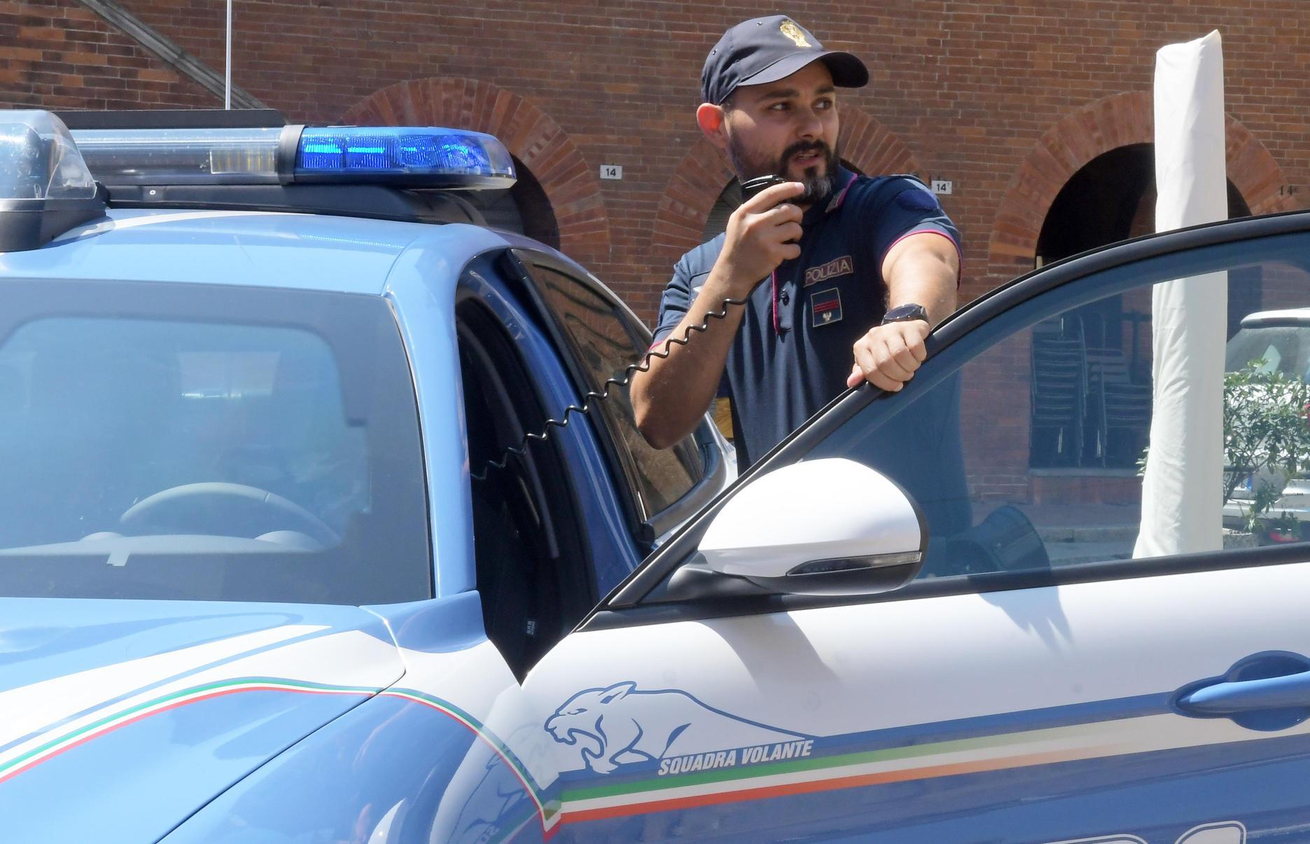 Milano, furto col trucco della gomma a terra: rubato dall’auto zaino con orologio e gioielli Milano, furto col trucco della gomma a terra: rubato dall’auto zaino con orologio e gioielli