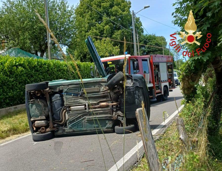 Alta Valle Intelvi, perde il controllo dell’auto e si ribalta: 80enne trovata intrappolata nell’abitacolo Alta Valle Intelvi, perde il controllo dell’auto e si ribalta: 80enne trovata intrappolata nell’abitacolo