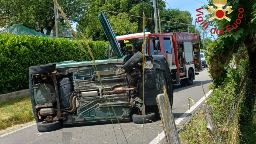 L'auto ribaltata