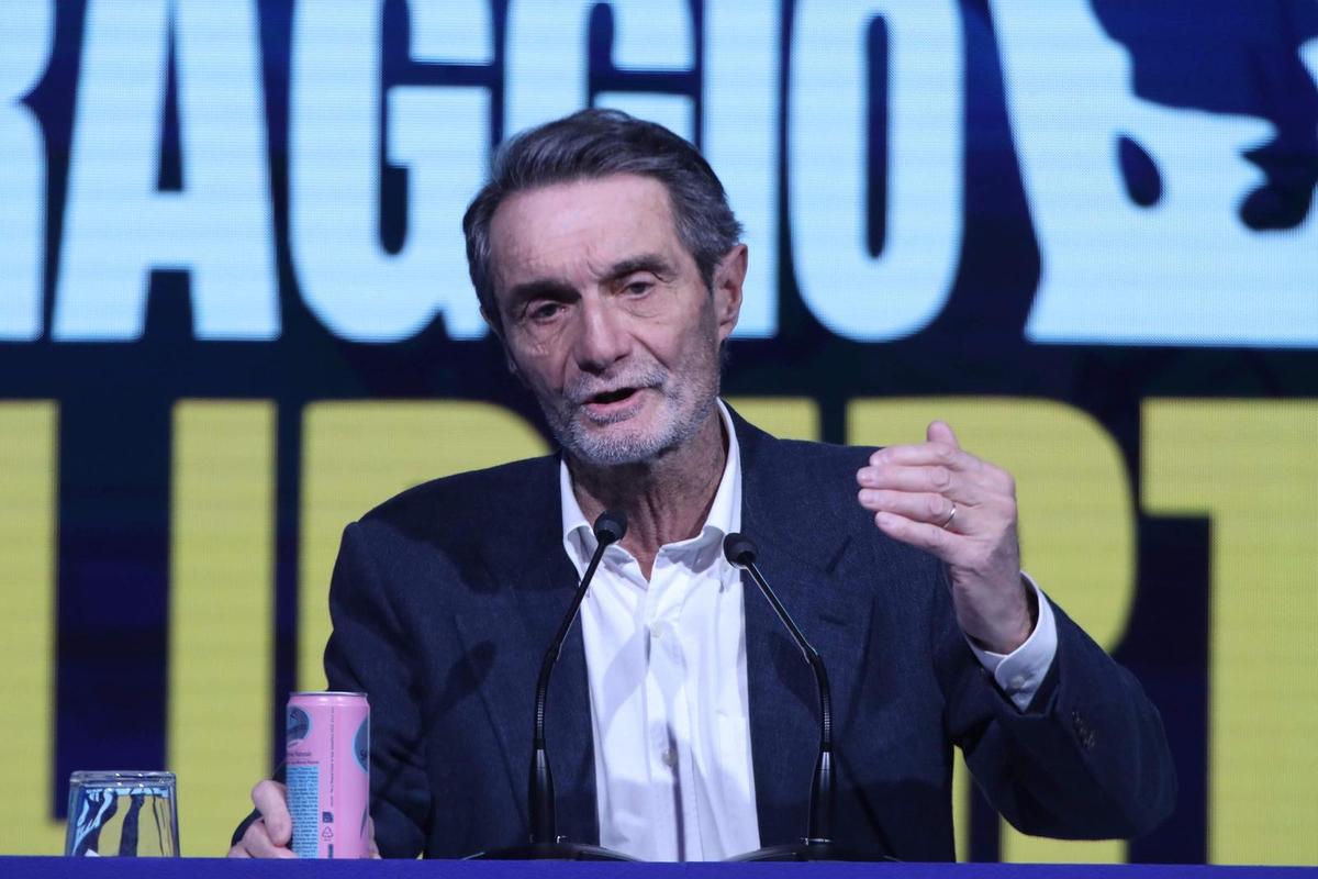 I malumori della base leghista. Fontana scalda i giovani padani: "Col cavolo che ci vannaccizzano"