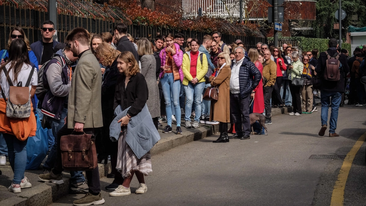 Lunghe code e contestazioni davanti al Consolato russo l’ultimo giorno di votazioni delle elezioni politiche in Russia