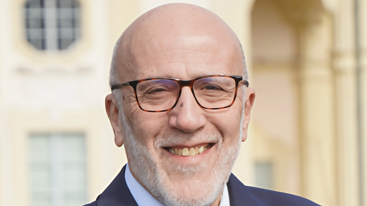 Claudio Mereghetti, il preside 66enne alla testa di Dimensione Cernusco, di Cernusco al Centro, sostenuto da tutto l’arco del... Claudio Mereghetti, il preside 66enne alla testa di Dimensione Cernusco, di Cernusco al Centro, sostenuto da tutto l’arco del...