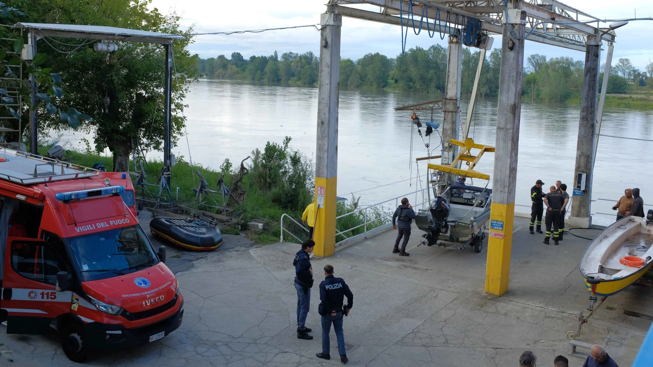 L'intervento delle squadre specializzate dei vigili del fuoco di Cremona